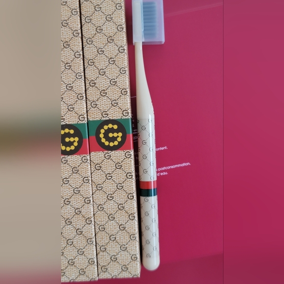 " G " TOOTHBRUSH 🪥 - Picture 2 of 5